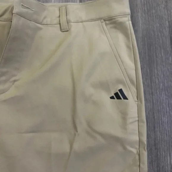 Adidas golf Shorts tan with black New with tags size 32 - Picture 3 of 4